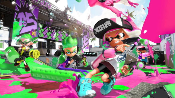 Splatoon 2 中的魷魚小孩在噴射墨水。