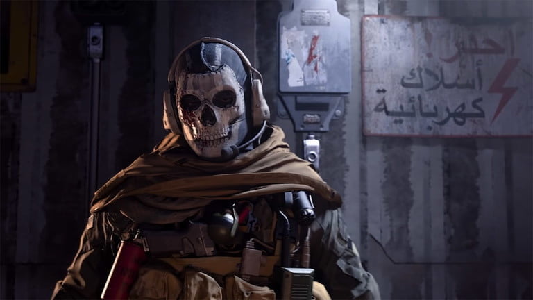 使命召喚：戰區玩家站在骷髏面漆上。