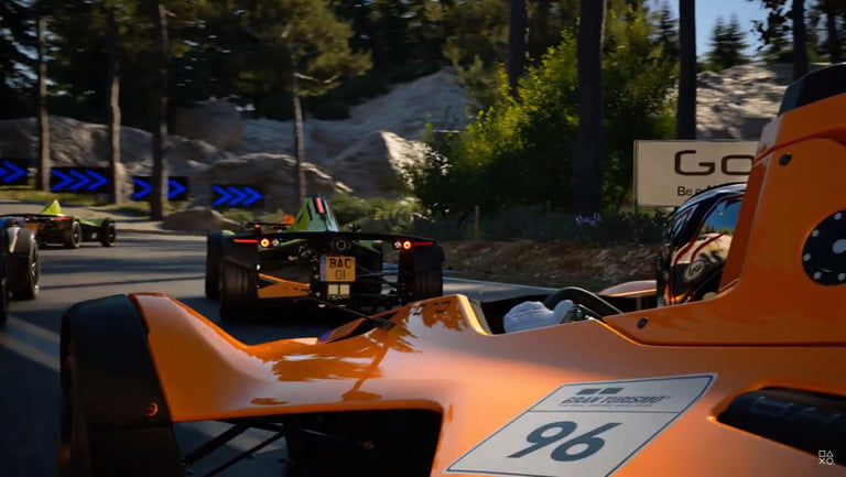 在 Gran Turismo 7 中進行汽車比賽。