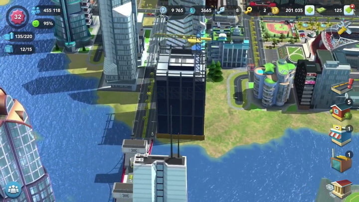 SimCity BuildIt 中城市海岸線的航拍。