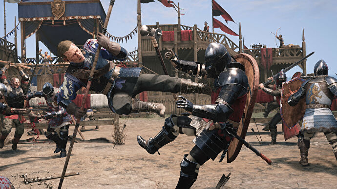 阿加莎騎士隊球員撐桿跳高和踢梅森騎士團球員胸部的宣傳《騎士精神 2》截圖。